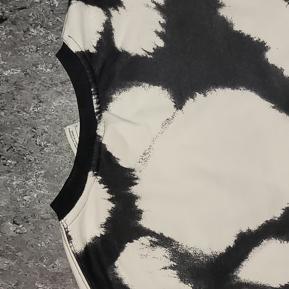 Nike. Embroidered. Crewneck. Streetwear. Women's Size Medium - Picture 15 of 16